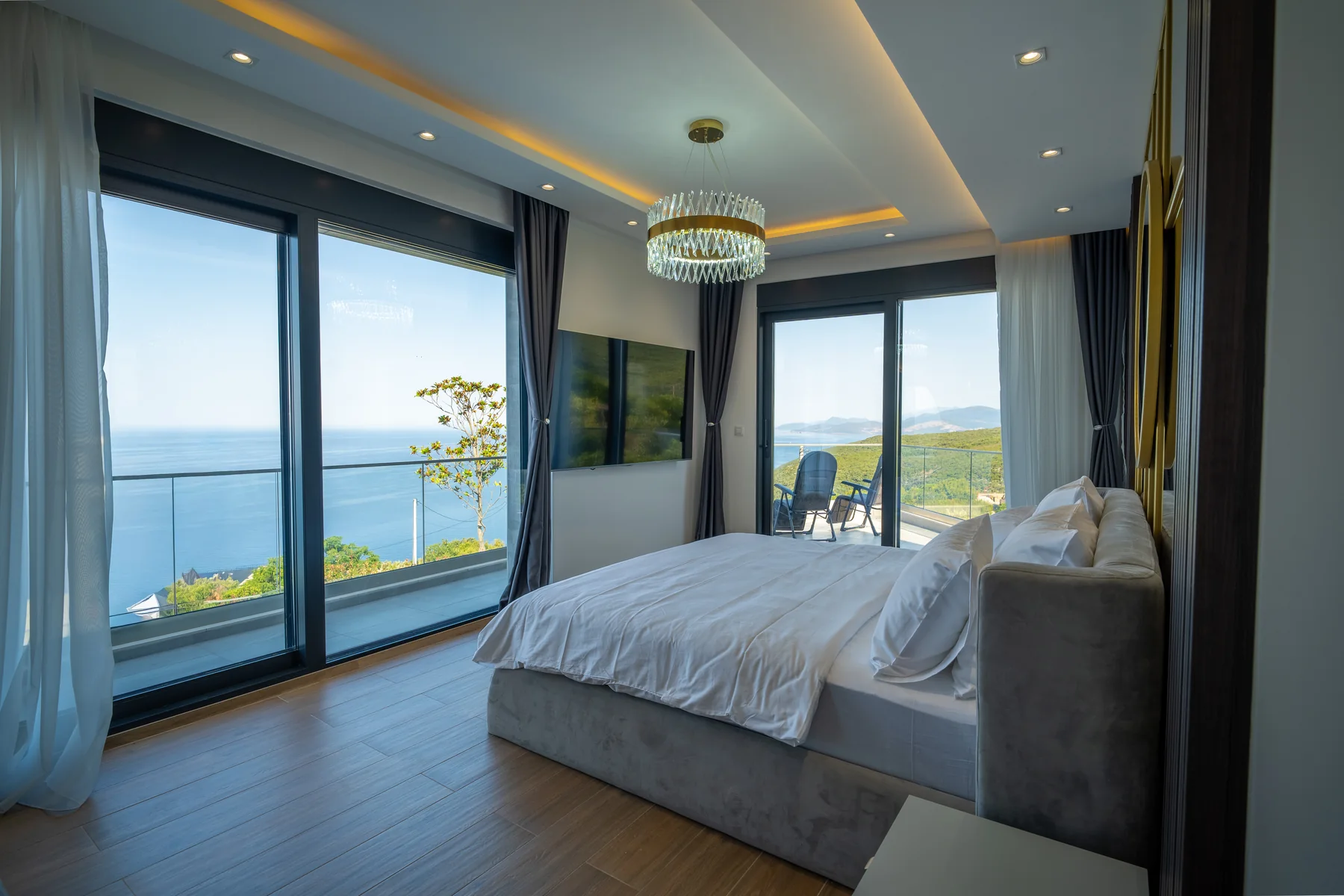 Sea-view bedroom